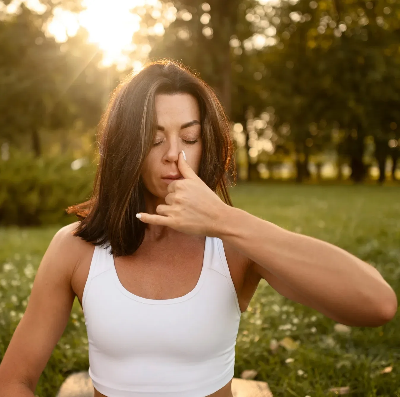 Persona haciendo ejercicio de respiracion